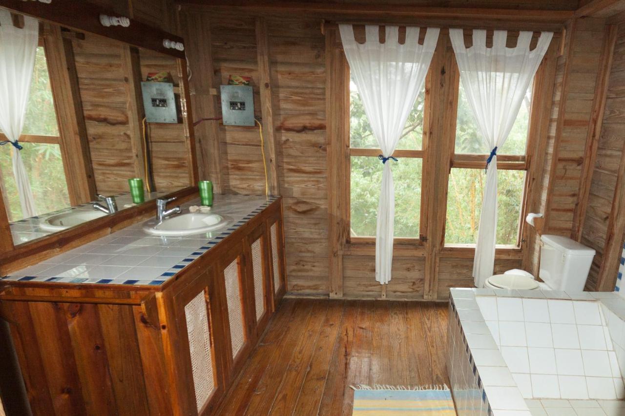 Roatan Bed & Breakfast Apartments Вест-Энд Экстерьер фото