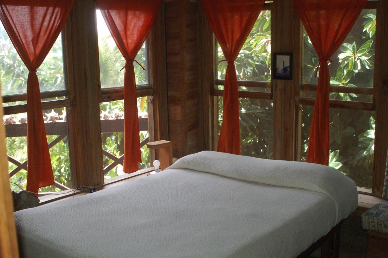 Roatan Bed & Breakfast Apartments Вест-Энд Экстерьер фото