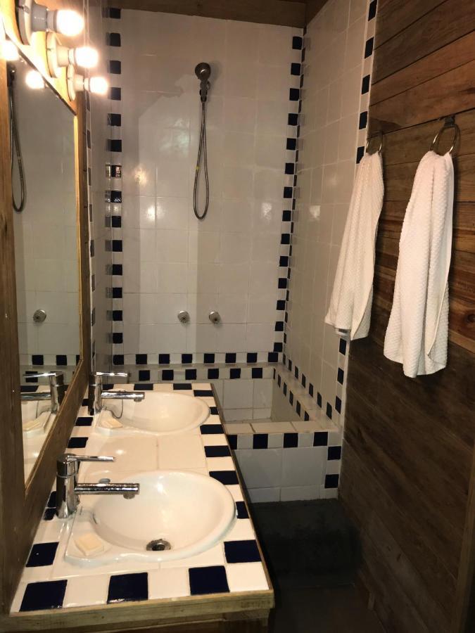 Roatan Bed & Breakfast Apartments Вест-Энд Экстерьер фото