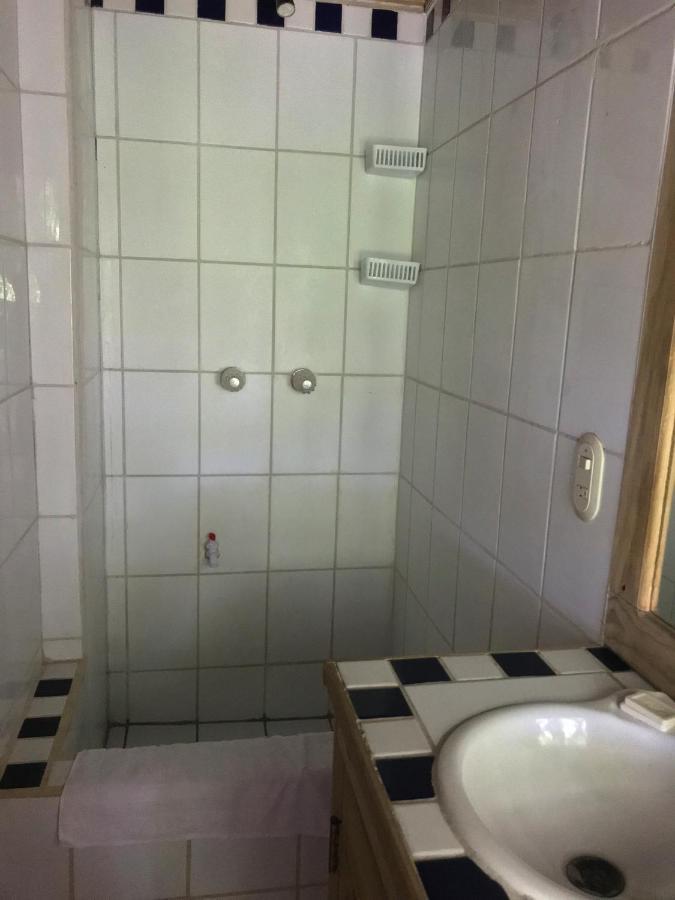 Roatan Bed & Breakfast Apartments Вест-Энд Экстерьер фото