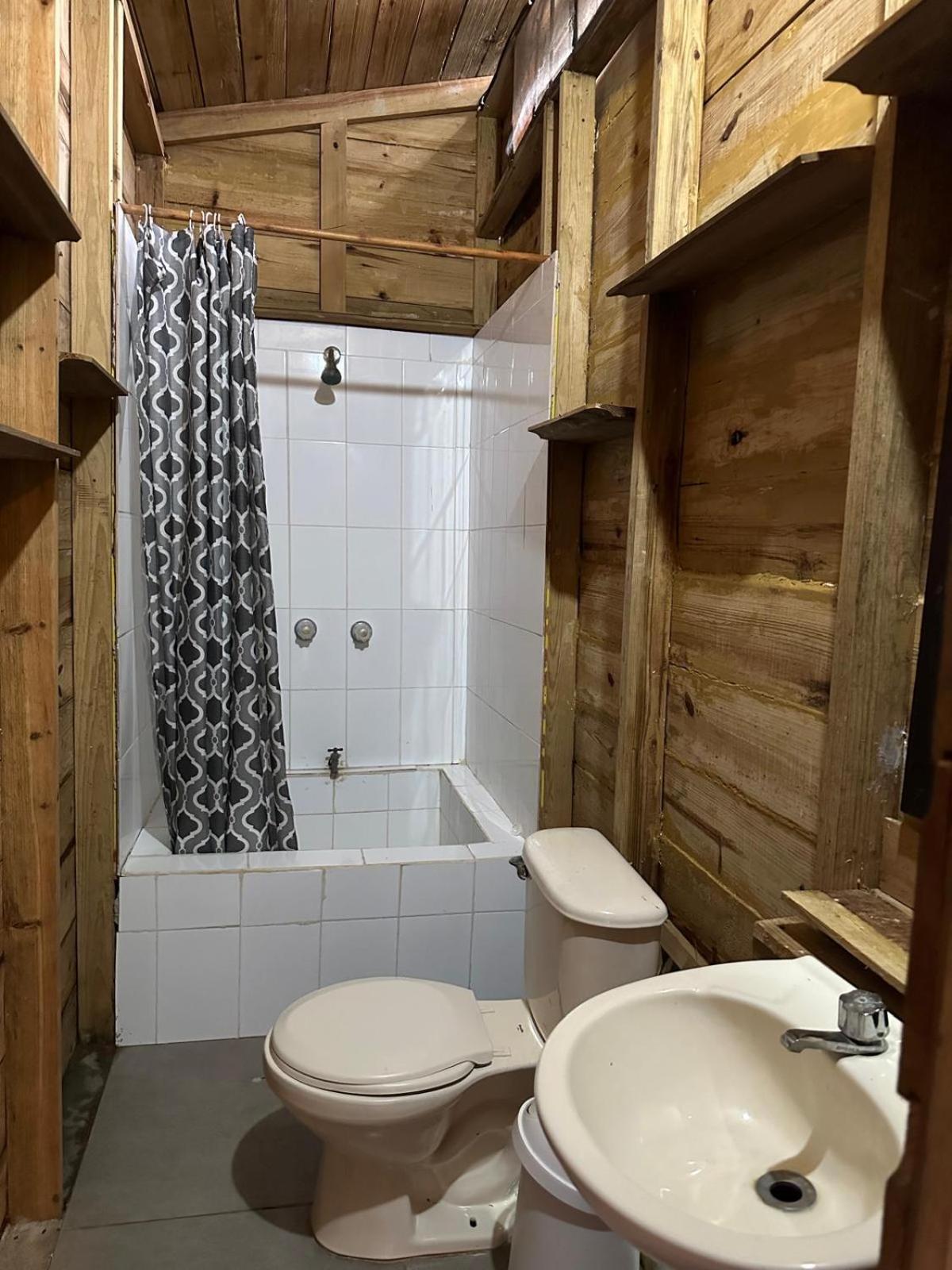 Roatan Bed & Breakfast Apartments Вест-Энд Экстерьер фото