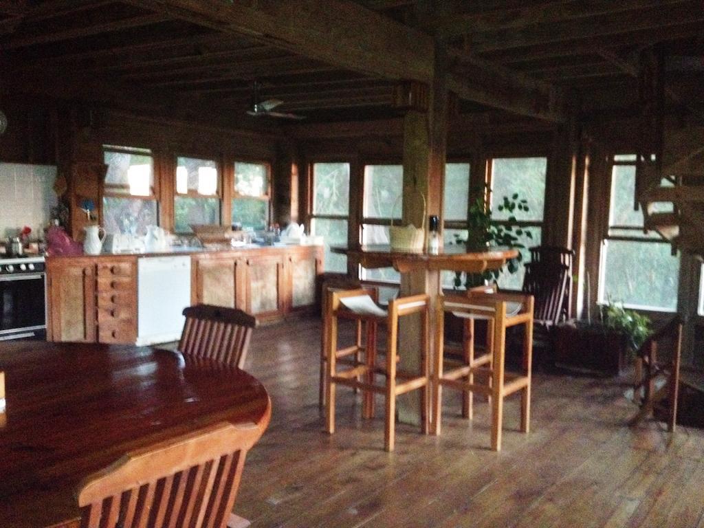 Roatan Bed & Breakfast Apartments Вест-Энд Экстерьер фото
