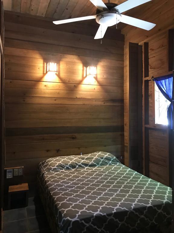 Roatan Bed & Breakfast Apartments Вест-Энд Экстерьер фото