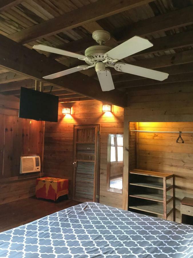 Roatan Bed & Breakfast Apartments Вест-Энд Экстерьер фото